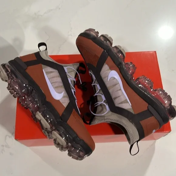 NEW WOMENS NIKE AIR VAPORMAX UTILITY Size 8 Cinnamon/Purple Agate-Burgundy Ash - Picture 9 of 17